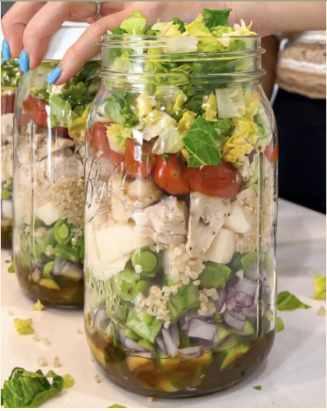 Salada Mediterrânea com molho agridoce no pote