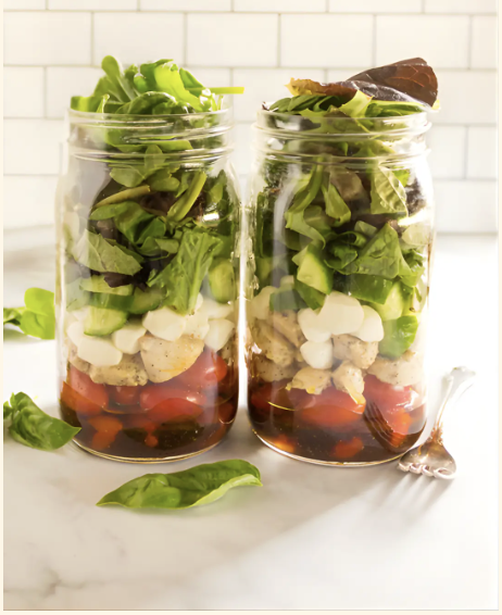 Salada Caprese no pote