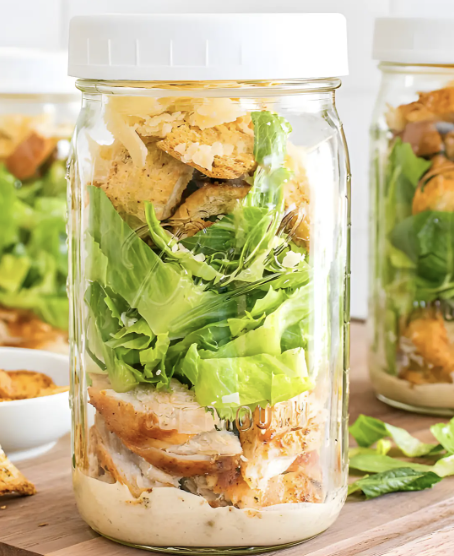 Salada Caesar com molho original no pote